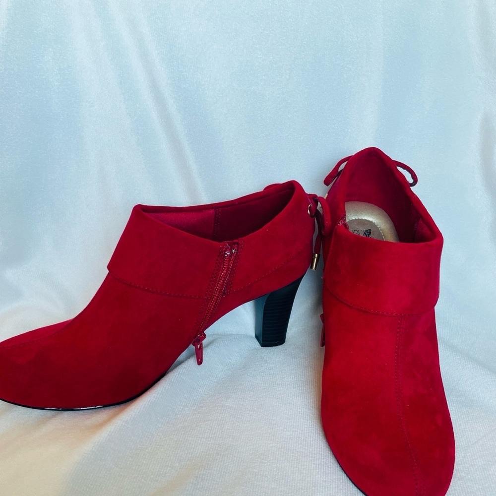 Women’s size 8 Coach and Four Red Bootie heel shoes